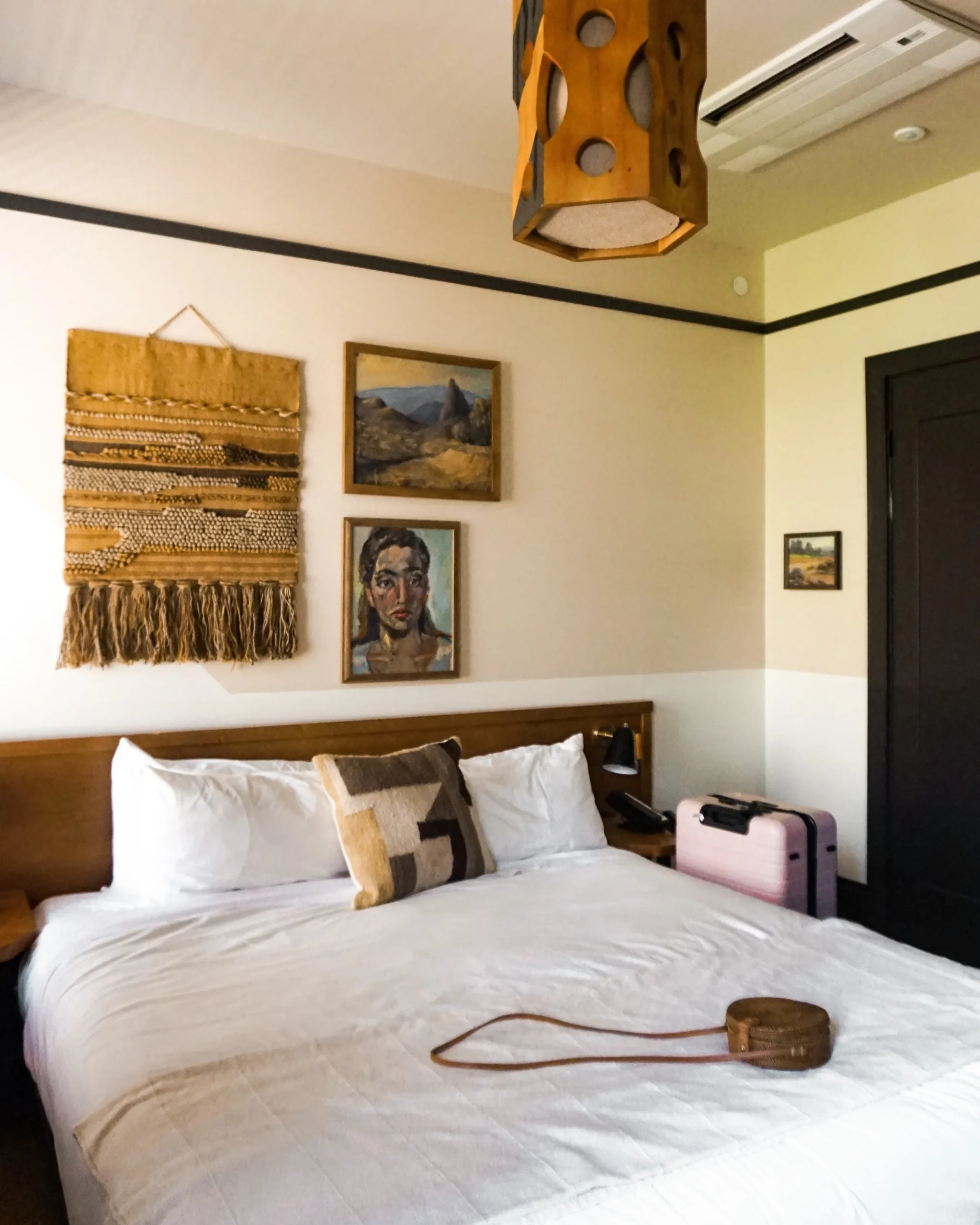 discover and book ideal trail travel lodging for your next adventure. find the perfect stay close to scenic trails and enjoy a comfortable, memorable experience.