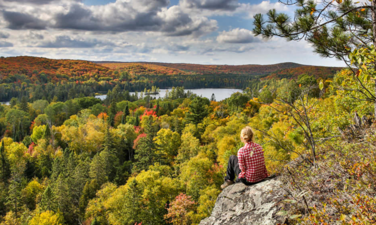 discover the best trail routes paired with comfortable lodging options for a perfect outdoor adventure and restful stay.