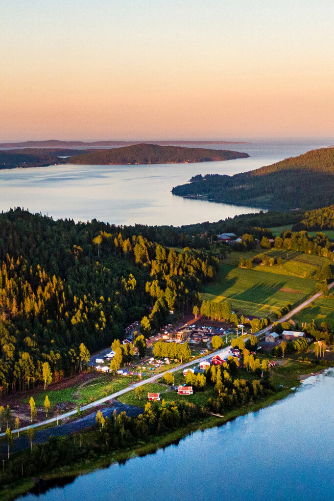discover the best places to stay on your trail travel adventures, from cozy cabins to comfortable hotels, ensuring a perfect rest after your outdoor explorations.